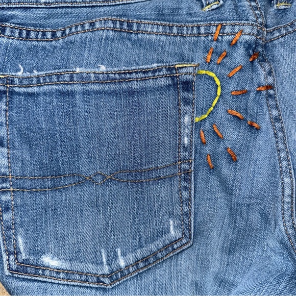 Lucky Brand Lil Maggie Peace Embroidered Flare Low Rise Jeans Size 12 31 - Picture 4 of 10